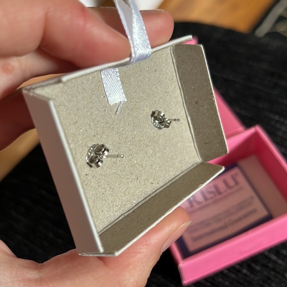 Star stud earrings - Picture 3 of 5